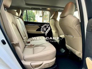 Alternative view of Toyota Highlander 2024